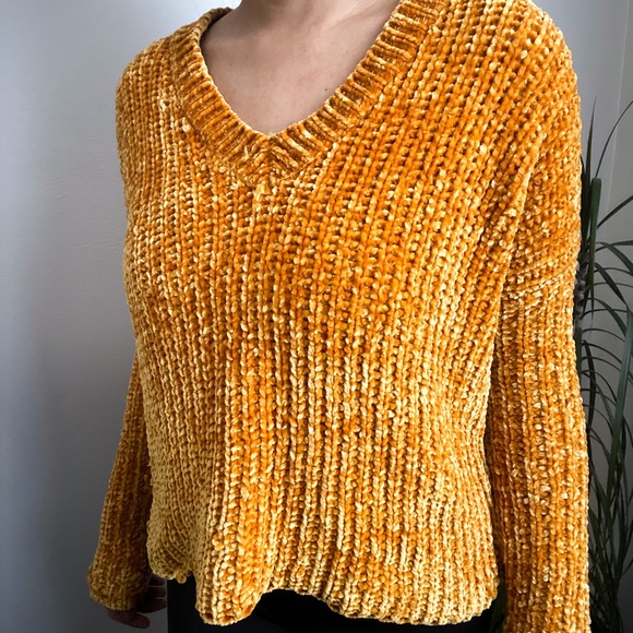 Urban Heritage Sweater -Yellow Orange - Picture 2 of 10